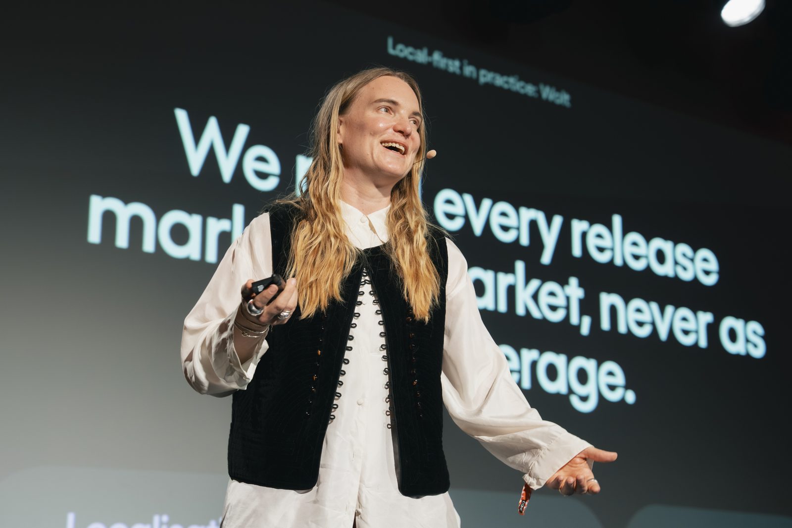 Nicole Alexandra Michaelis speaking on stage